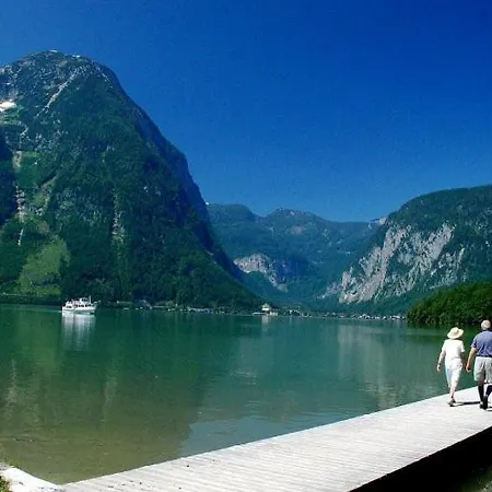 Am Hallstattersee Im Sarstein *