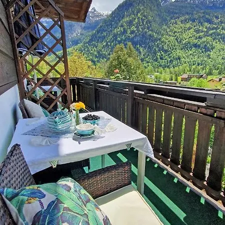 Am Hallstattersee Im Sarstein